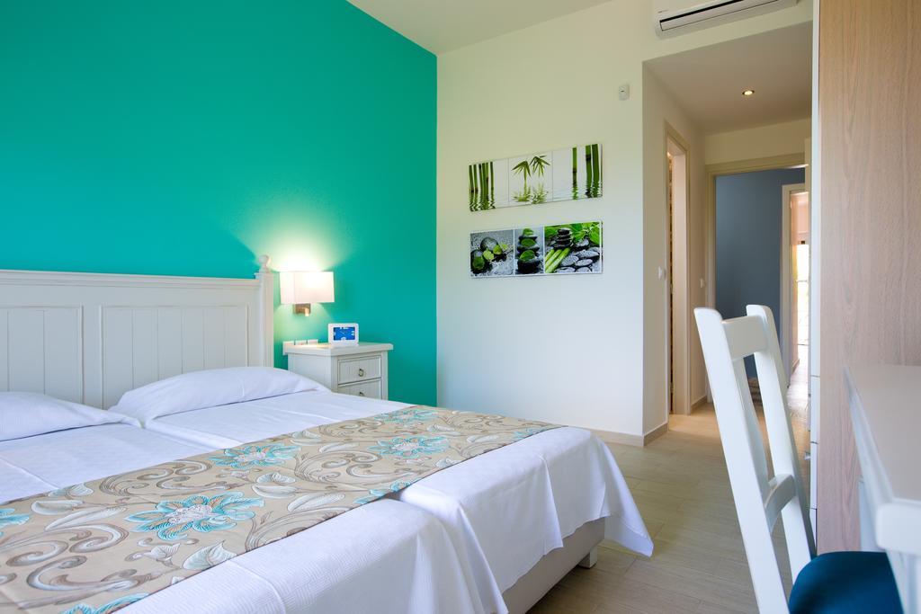 Alonia Villa, Refined Living With 50M2 Private Pool, By Thinkvilla Melidhonion  Phòng bức ảnh
